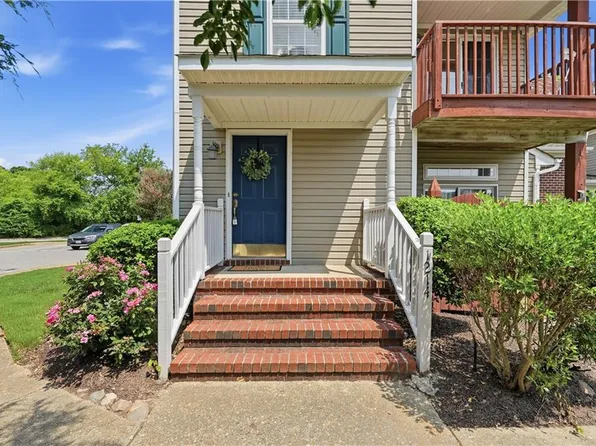 1214 Loose Strife Pl, Chesapeake, VA 23320