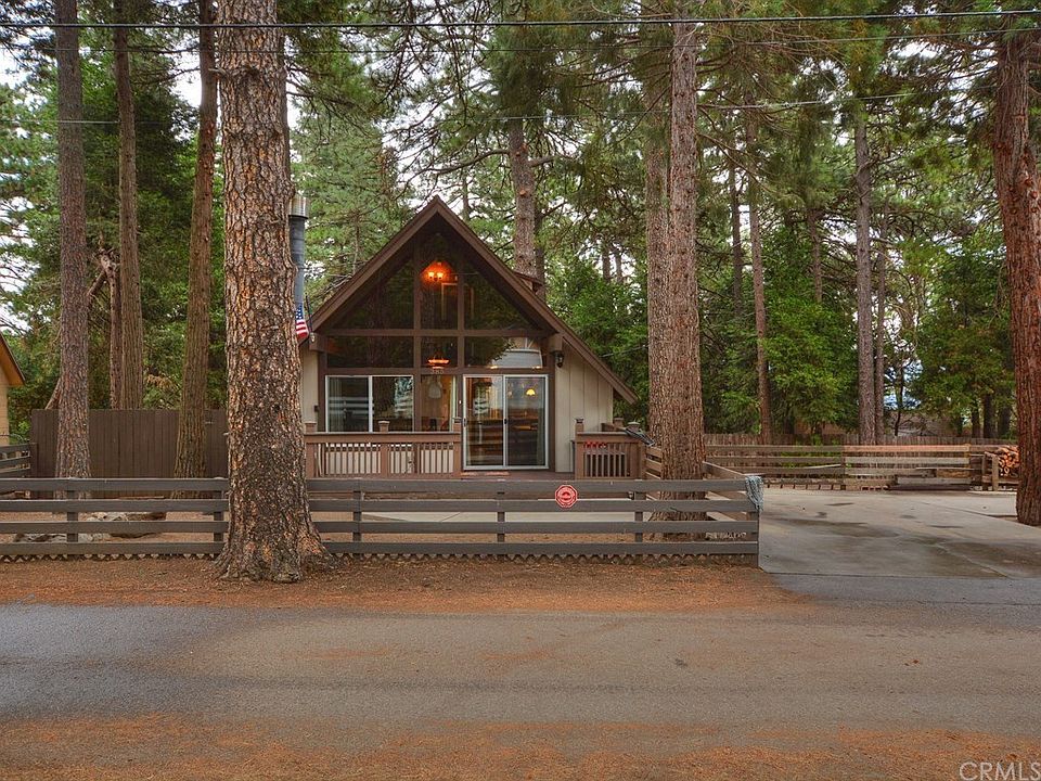 1st image of 385 Hartman Cir