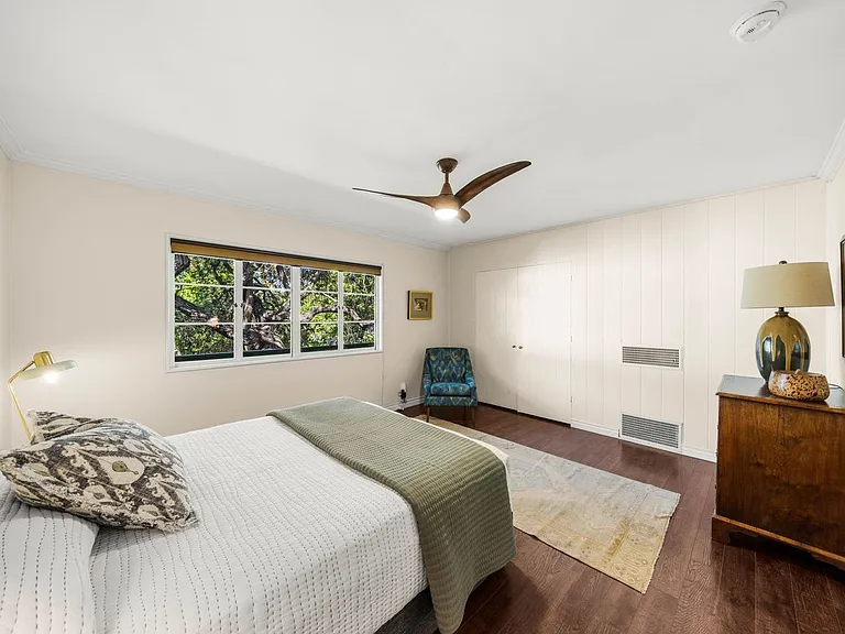 5150 1/2 Village Grn — Photo 7