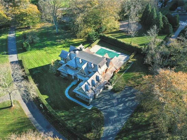 10 Ocean Lawn Ln, Newport, RI 02840