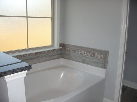 5th image of 2060 Holland Cir