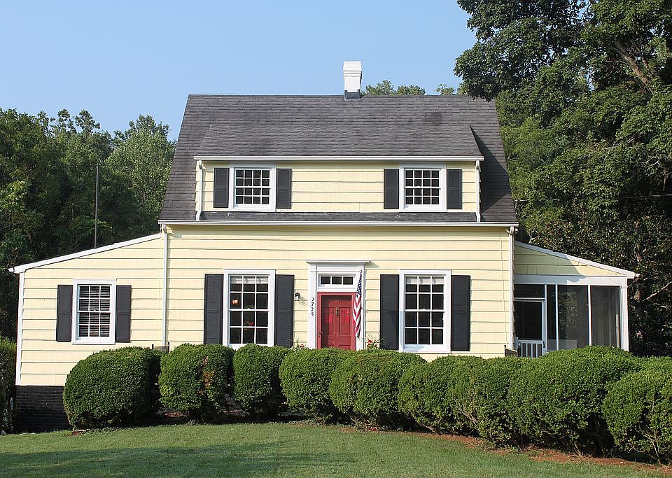 2nd image of 3725 Woodside Ave