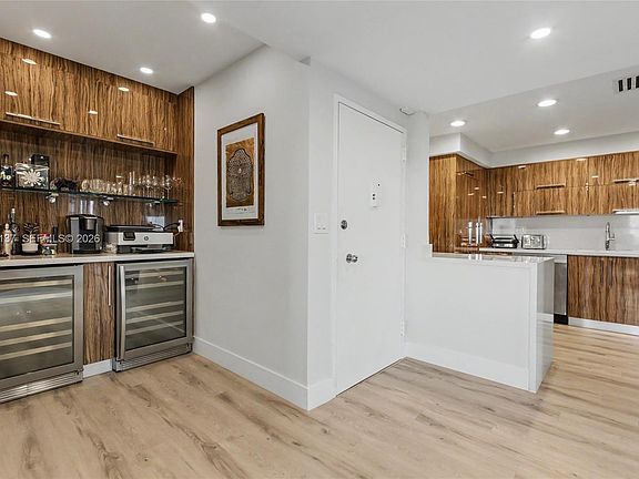 4th image of 500 Bayview Dr APT 822