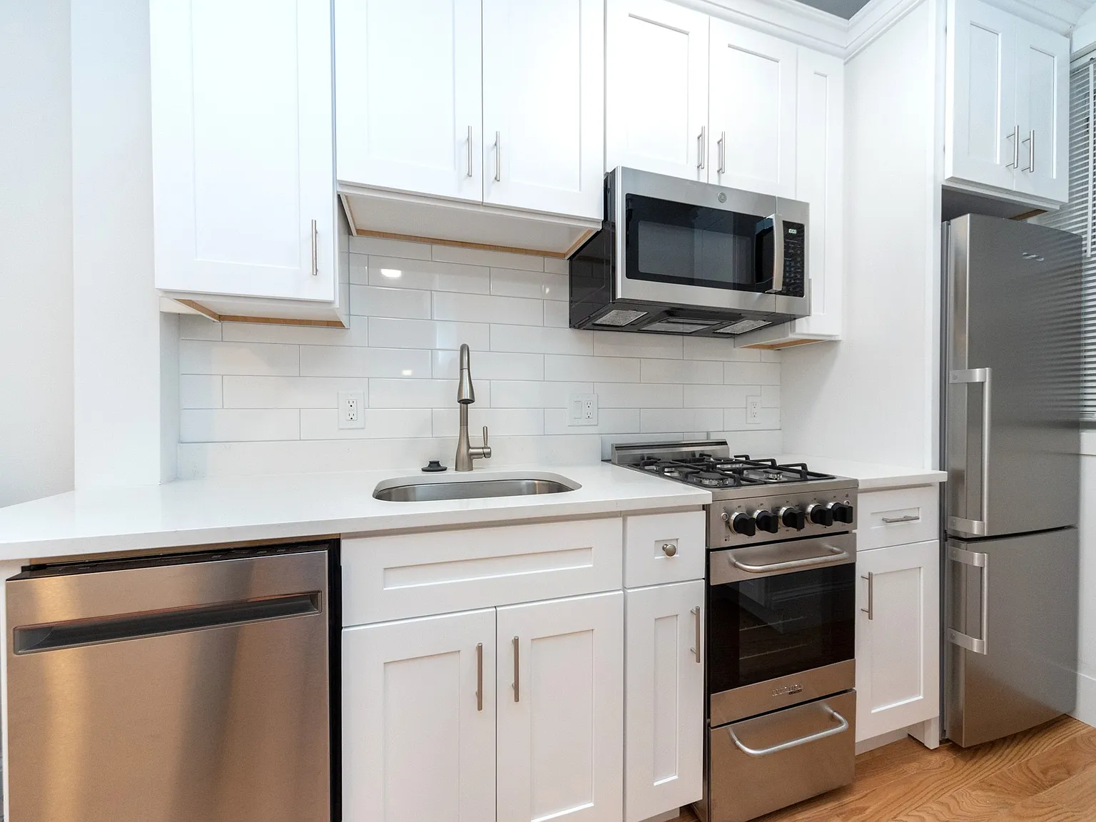 3 bed, 999 sqft, $5,000 — Photo 2