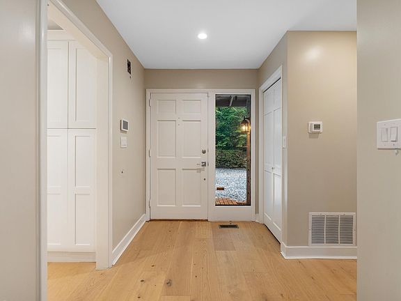 4th image of 215 Hearthstone Ridge Rd