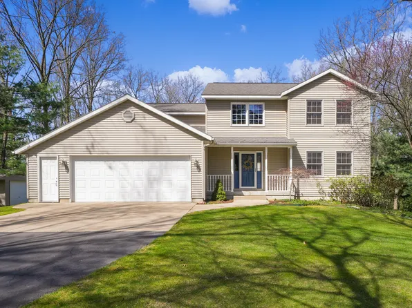 7132 Timber View Dr, Greenville, MI 48838