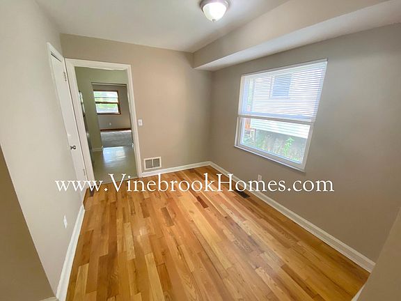 3rd image of 1285 Brushwood Ave