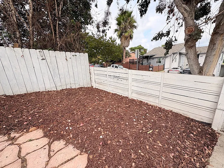 4931 Auburn Dr — Photo 3