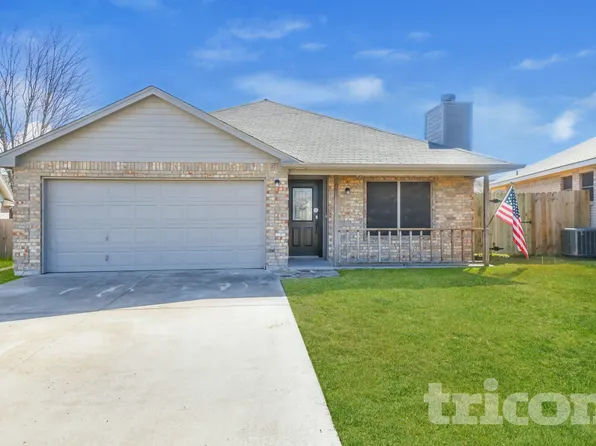 825 Rambling Ct, Granbury, TX 76049