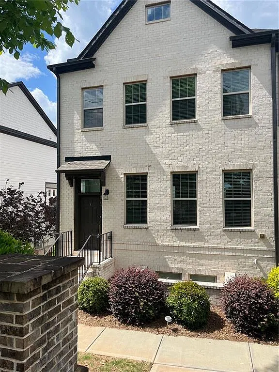 4 bed, 3.5 bath, 2673 sqft, $4,000 — Photo 2