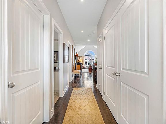 4th image of 18 Hughes St