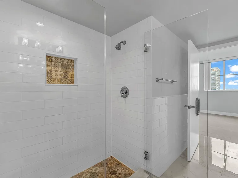 3020 NE 32nd St #905 — Photo 37
