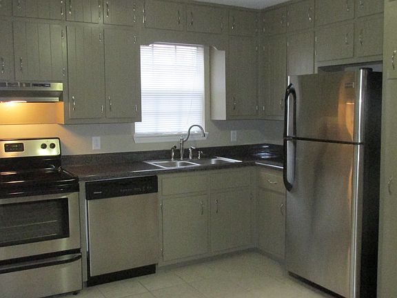 Kitchen with Stainless Steel Appliance Package