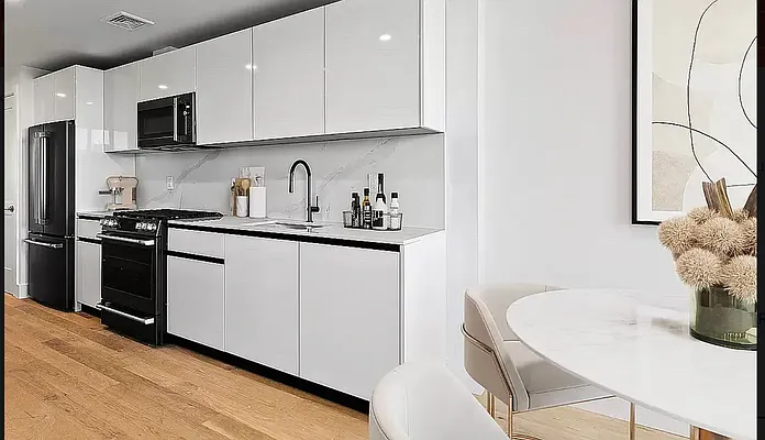 Rented by SERHANT. | media 7