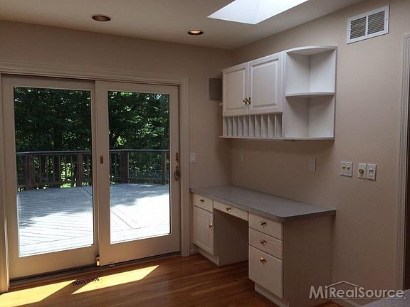 3rd image of 656 Brookwood Ln E