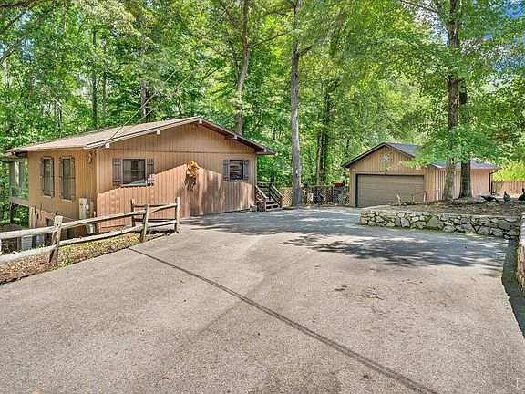 2nd image of 1842 Thomason Ln
