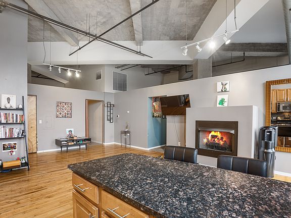 5th image of 1645 W Ogden Ave Unit 619