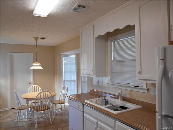 4th image of 7025 Runnymede Dr