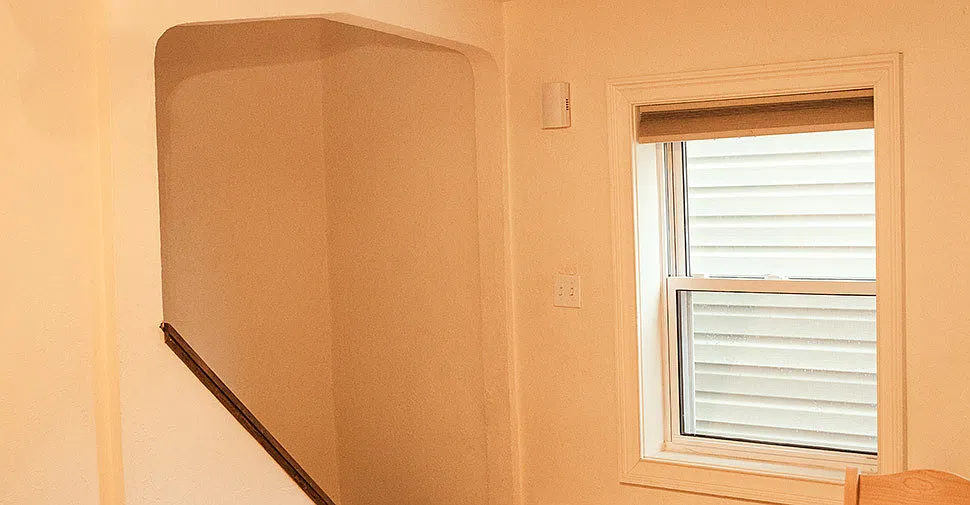 Southside 3 bed / 3 full bathrooms! Central Air - 1st Floor Laundry — Photo 4