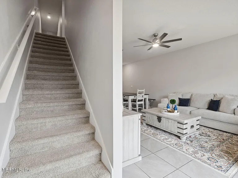 936 Capitol Pkwy — Photo 14