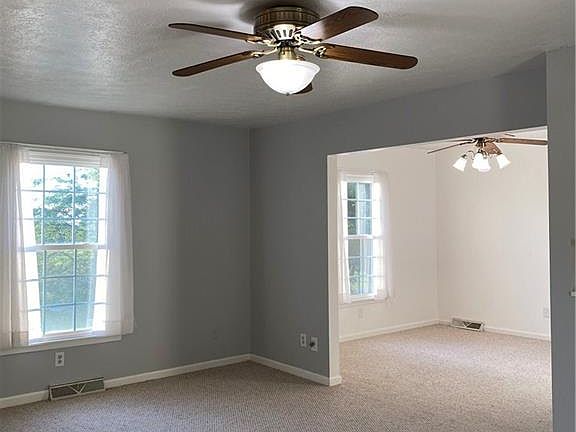3rd image of 551 Heritage Sq