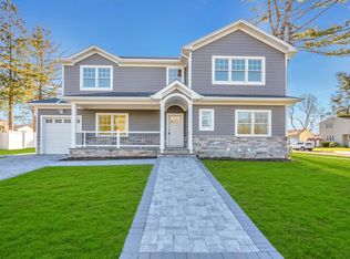 228 Central Park Rd, Plainview, NY 11803