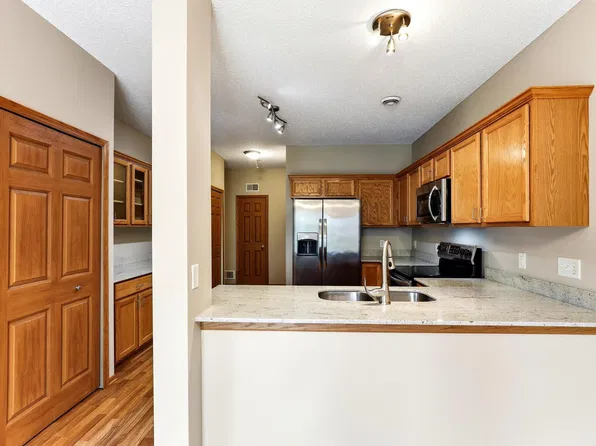 6784 Pine Crest Trl, Cottage Grove, MN 55016