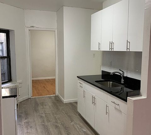 5th image of 242 W 16th St APT 4R