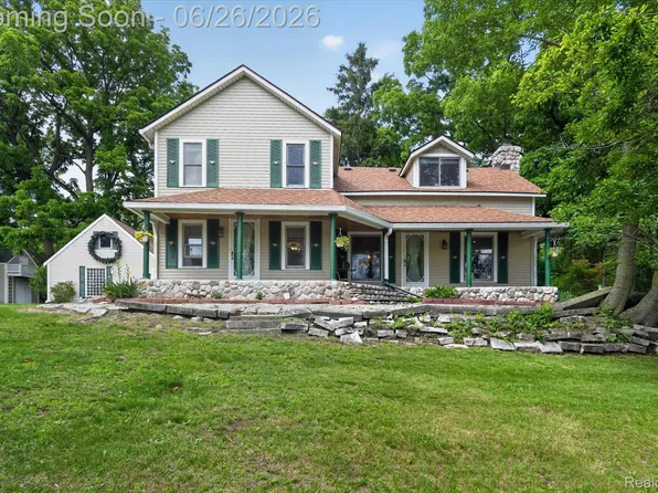 31620 W Eleven Mile Rd, Farmington Hills, MI 48336