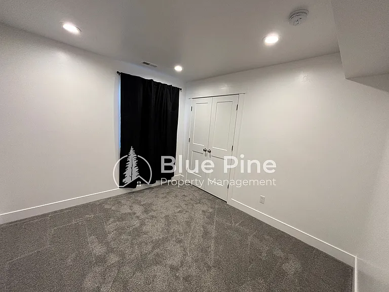 5760 Wildrose Ave — Photo 20