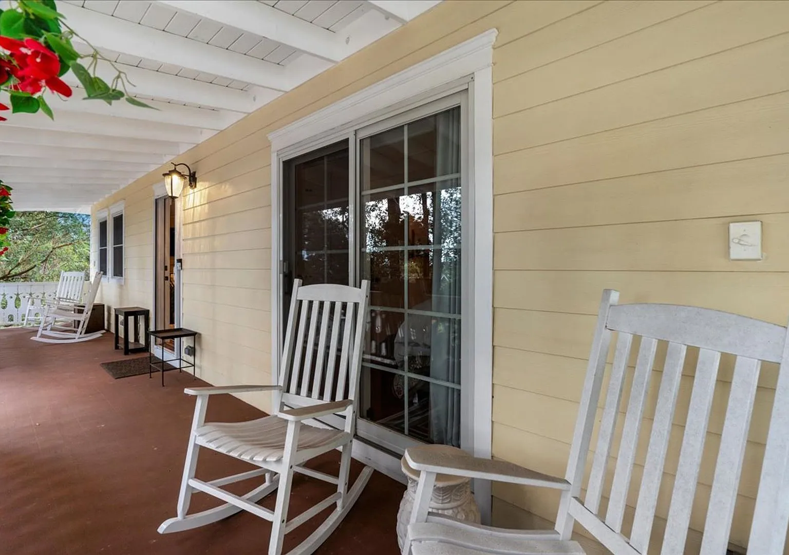 2 Bedroom, 1 Bath furnished Cottage — Photo 4
