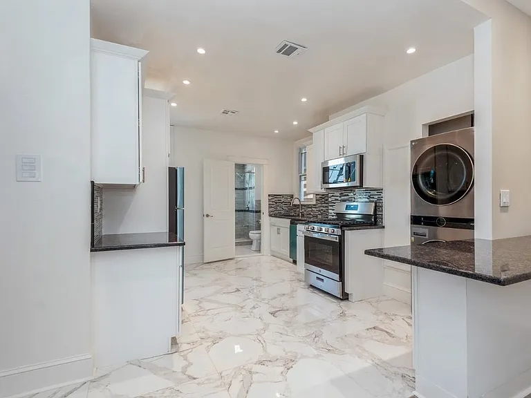 302 Union St #3 — Photo 10