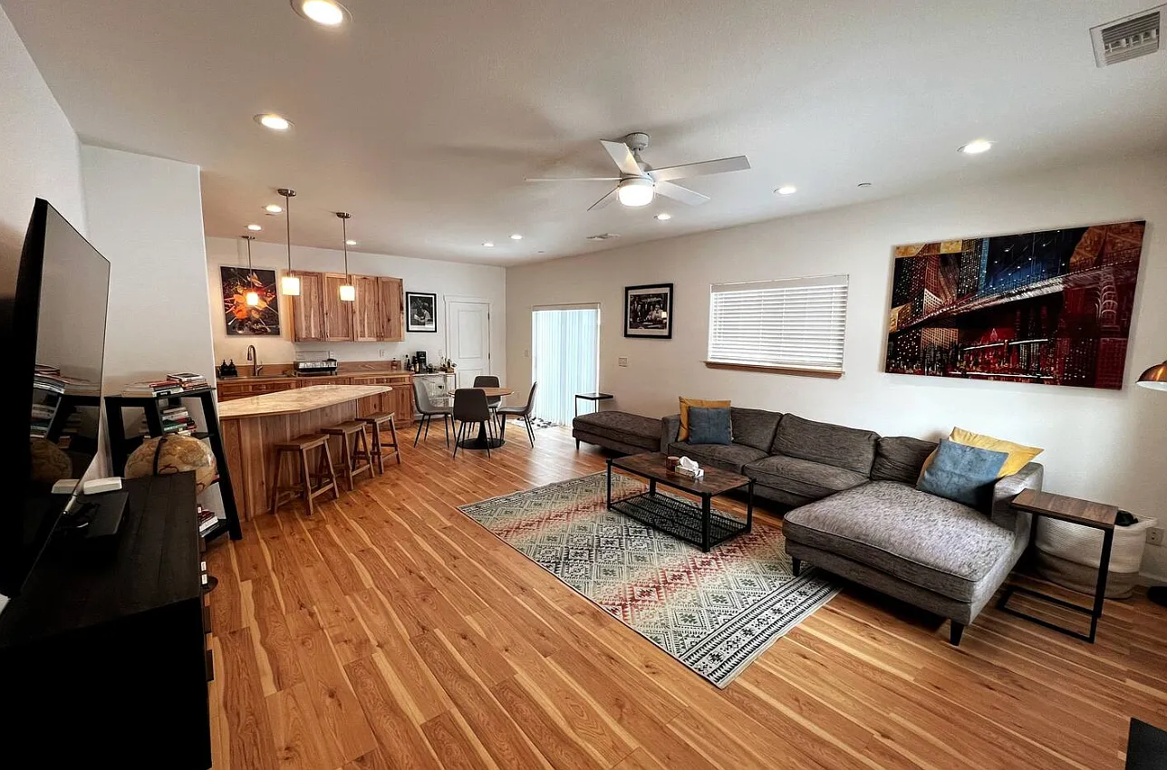 3 bed, 3920 sqft, $3,700 — Photo 4