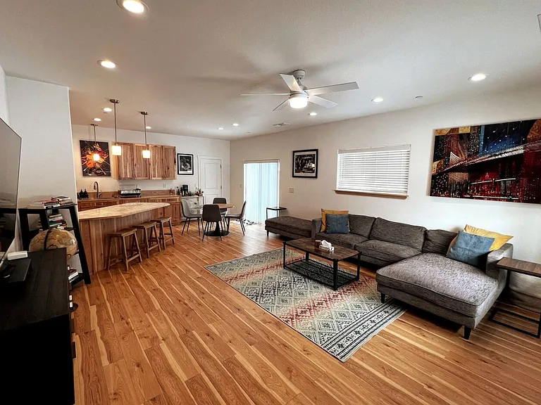 402 Mountain View Dr — Photo 4