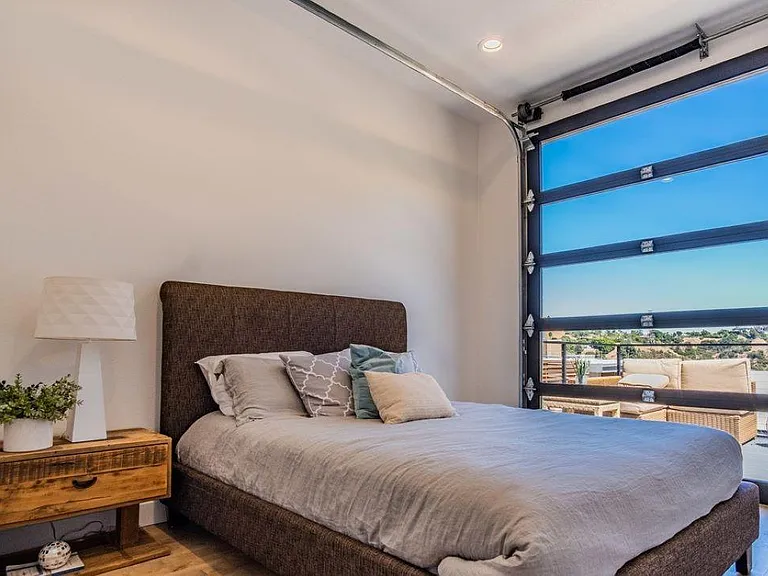 6810 Cahuenga Park Trl — Photo 10