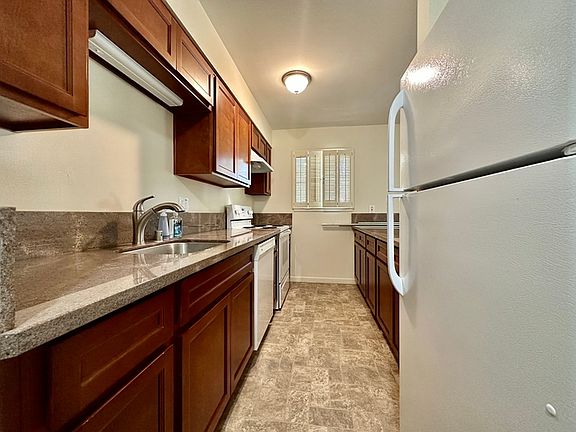 3rd image of 805 18th St APT C