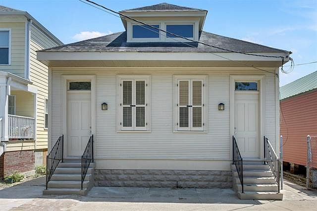 1st image of 1918 Marais St