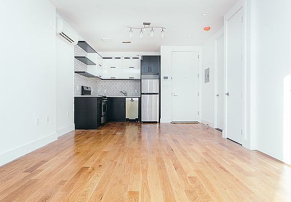 2nd image of 876 Bergen St APT 5B