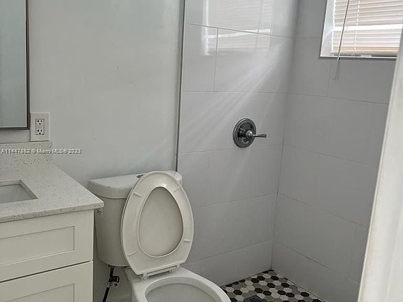 5th image of 120 NW 10th Ave #1B