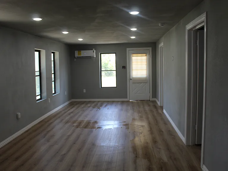 6075 Anahuac Ave — Photo 7
