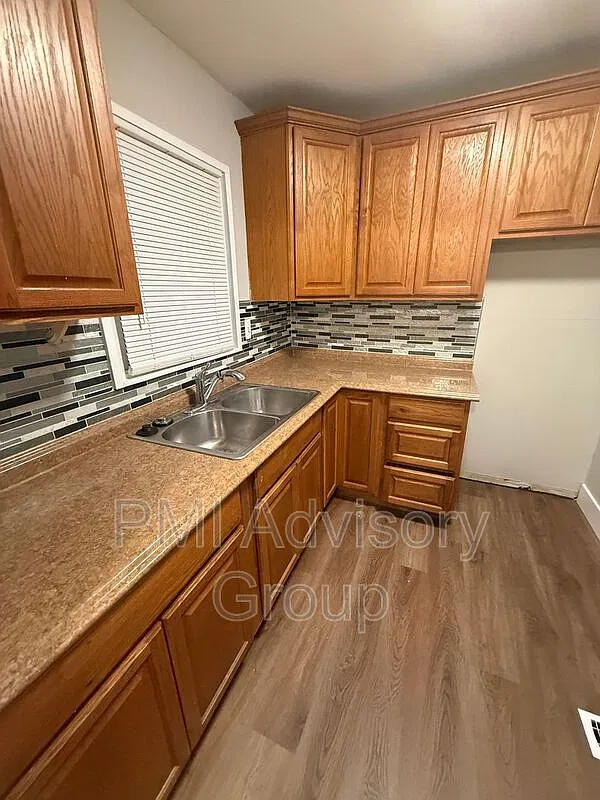 2 bed, 1.0 bath, 664 sqft, $1,000 — Photo 2