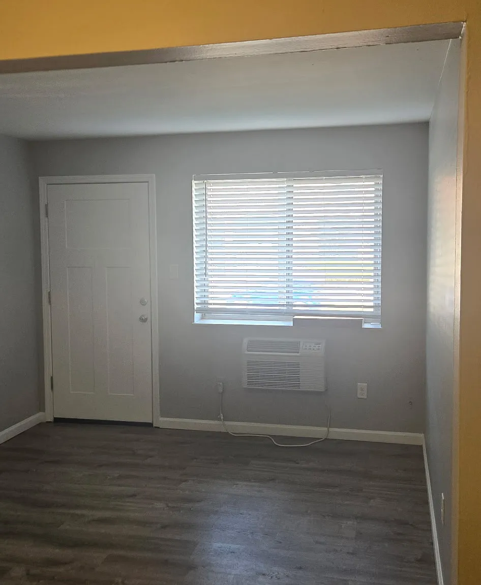 2621 S Big Bend — Photo 3