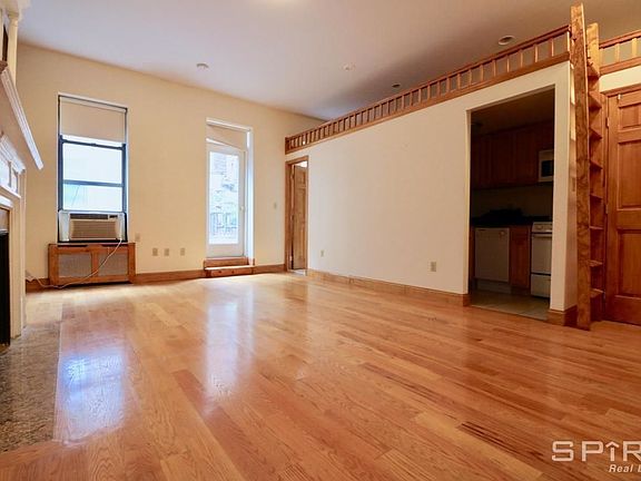 2nd image of 136 W 74th St APT 3B