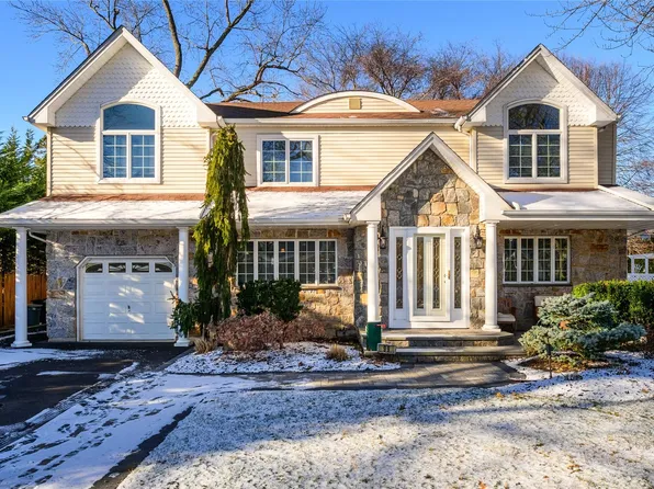 99 Walsh Lane, Westbury, NY 11590