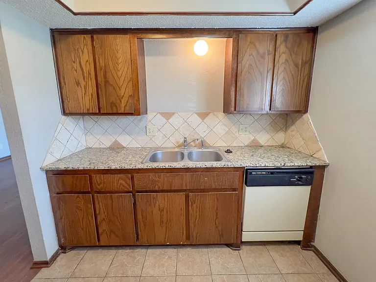 1303 N Fretz Ave — Photo 9