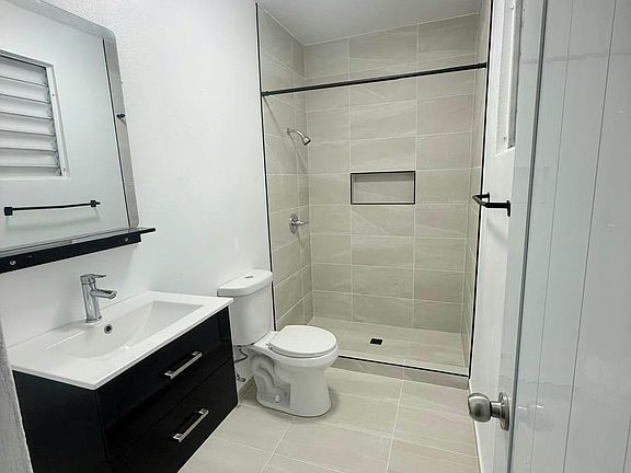 3rd image of Pedro Hernandez #3