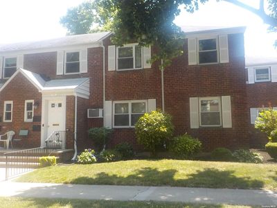 74-02 255th Street 1st fl, Glen Oaks, NY, 11004