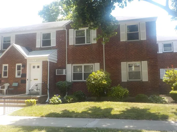 74-02 255th Street 1st fl, Glen Oaks, NY 11004
