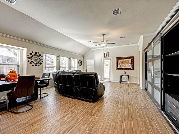5th image of 2207 Pumpkin Patch Ln