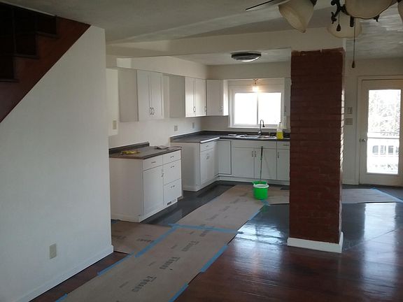 open floor plan kitchen & livingroom